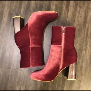 Velvet ankle boots with metallic heel